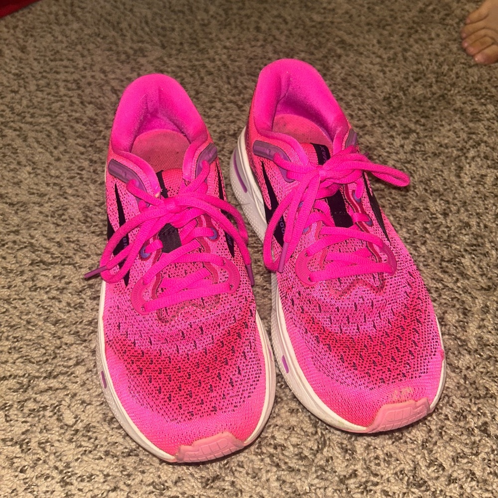 Brooks Women's Vibrant Pink Athletic Shoes - Picture 5 of 5